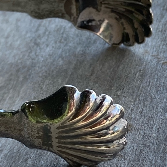 Vintage | English Sugar Tongs with Shell Design - Picture 12 of 13
